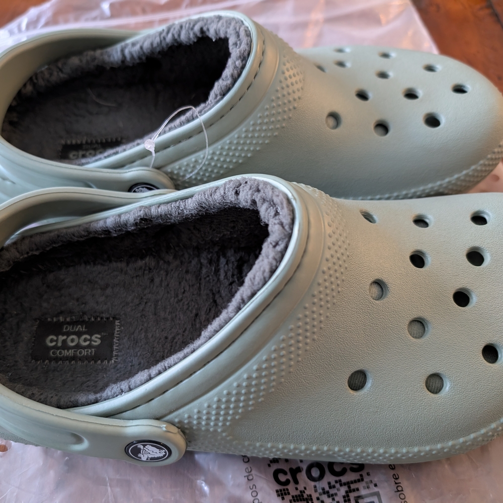 CROCS Dual Comfort Clogs in Soft Green, Size M7/W9